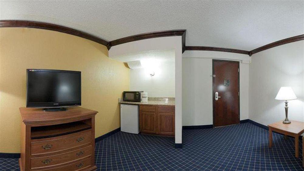 Holiday Inn Express & Suites Nashville-I-40 & I-24 Exteriör bild