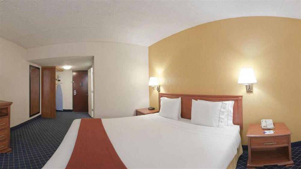 Holiday Inn Express & Suites Nashville-I-40 & I-24 Exteriör bild