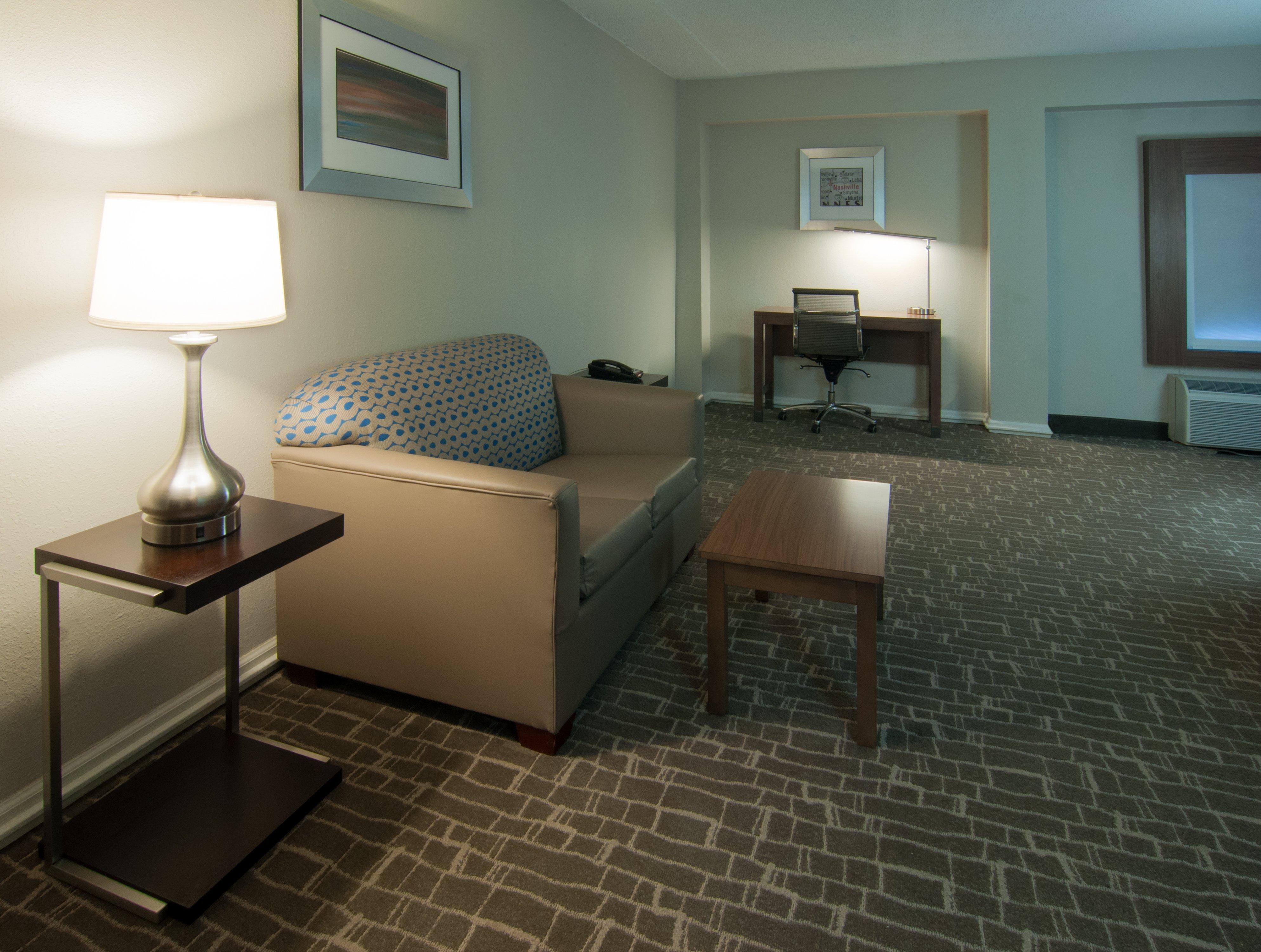 Holiday Inn Express & Suites Nashville-I-40 & I-24 Exteriör bild