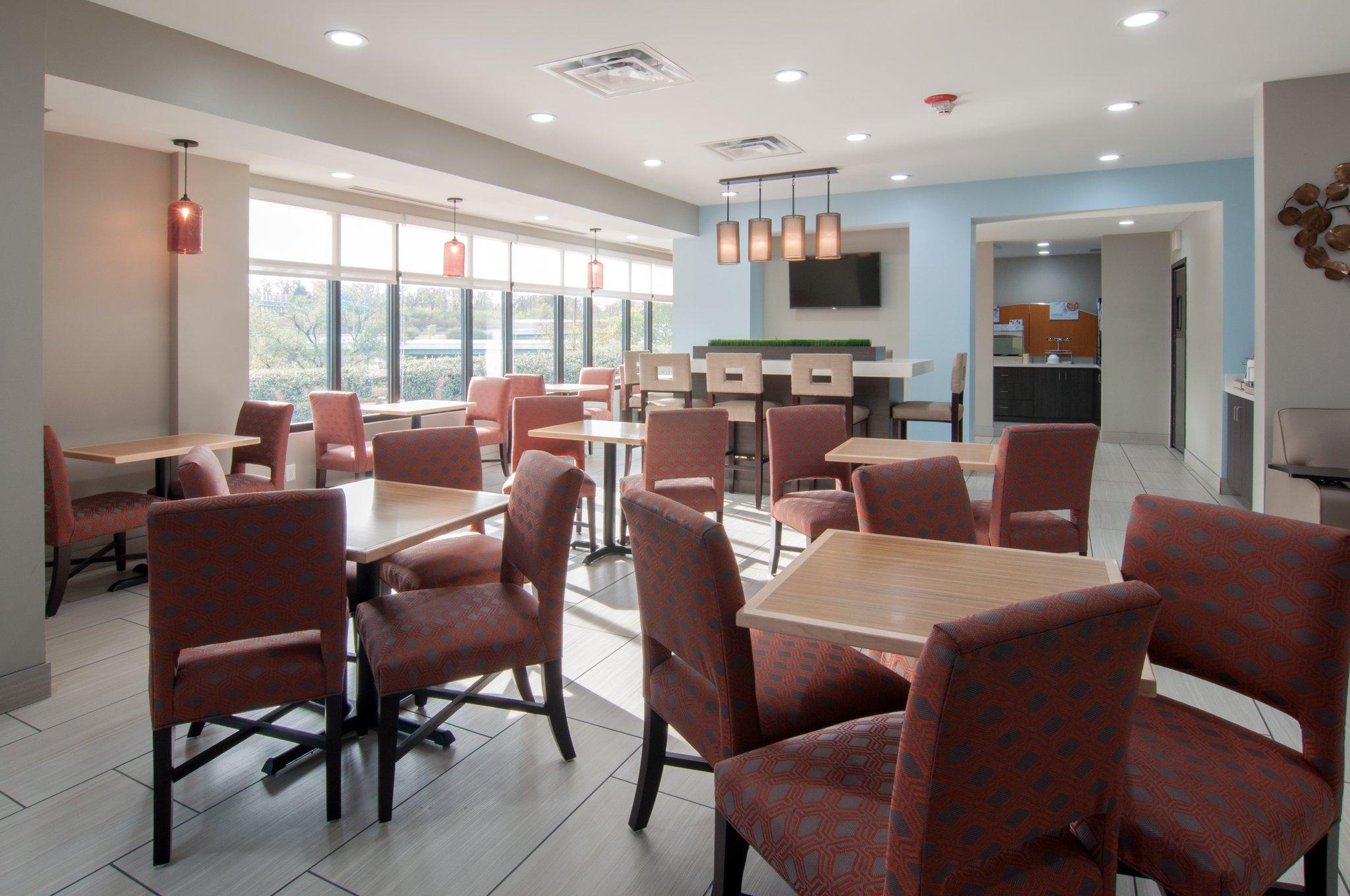 Holiday Inn Express & Suites Nashville-I-40 & I-24 Exteriör bild