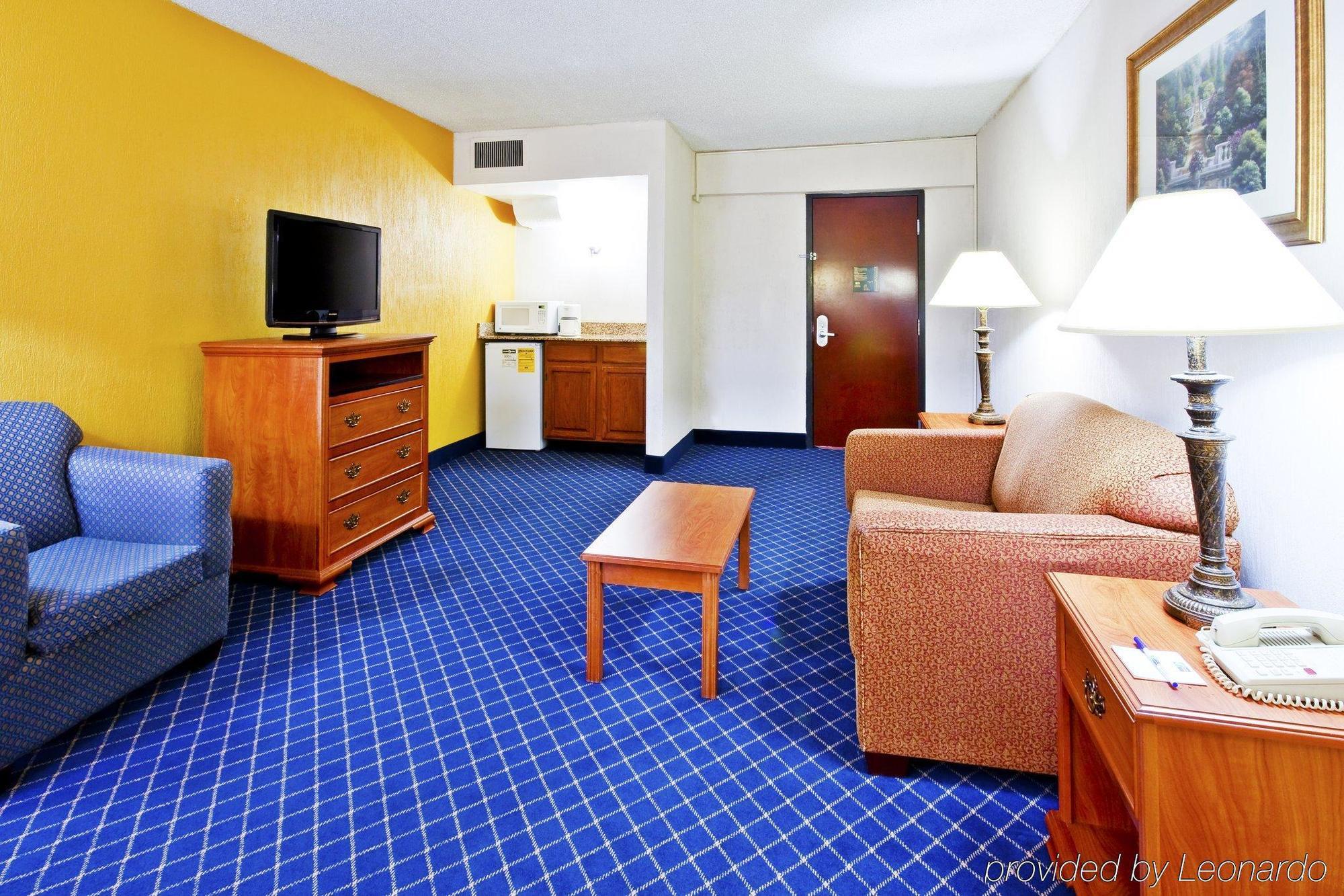 Holiday Inn Express & Suites Nashville-I-40 & I-24 Rum bild