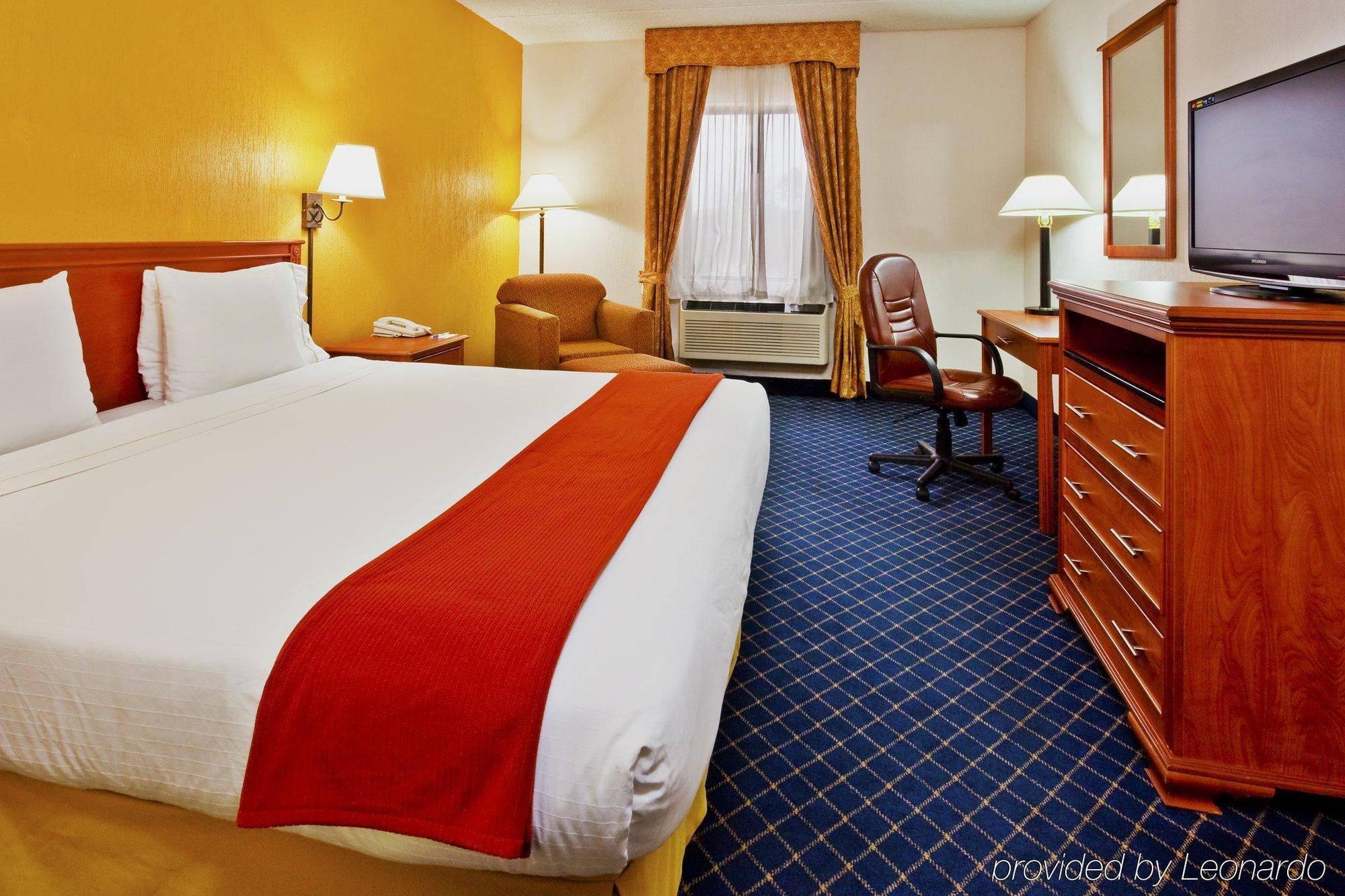 Holiday Inn Express & Suites Nashville-I-40 & I-24 Exteriör bild