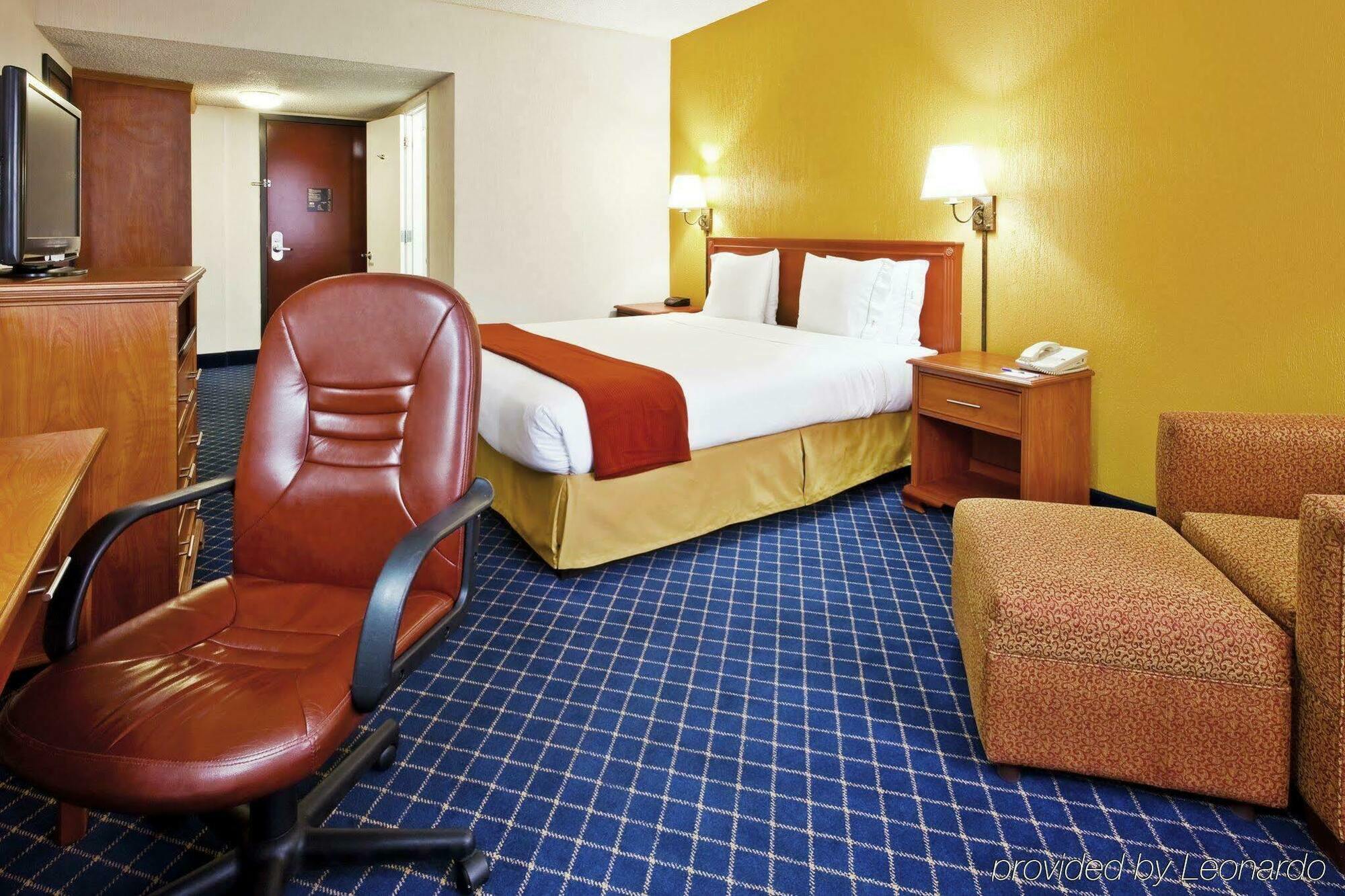 Holiday Inn Express & Suites Nashville-I-40 & I-24 Exteriör bild